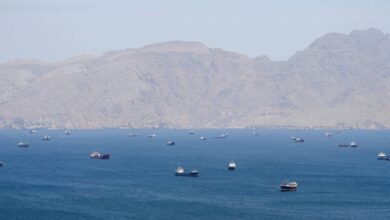 مضيق هرمز يتحول إلى ورقة سياسية في صراع المصالح الإقليمية والدولية