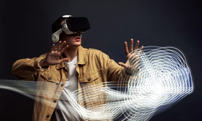 الواقع الافتراضي والواقع المعزز: الفرق بين VR وAR وأهم الاستخدامات