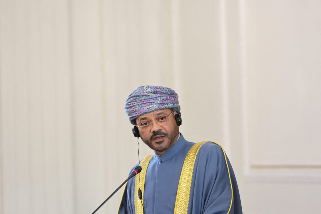 عُمان تدافع عن الدبلوماسية.. لماذا تصبح الوساطة أكثر أهمية وقت الأزمات؟